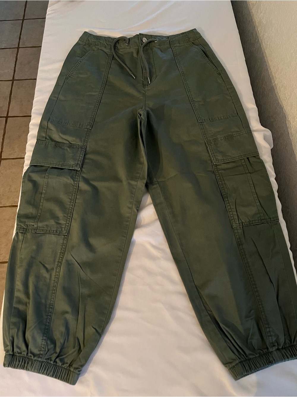Scooop barrel leg cargo joggers Olive size XS (1-2)